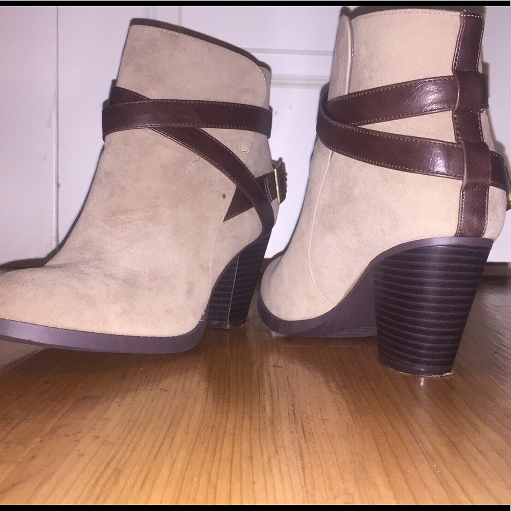 Shoe dazzle Tan Booties